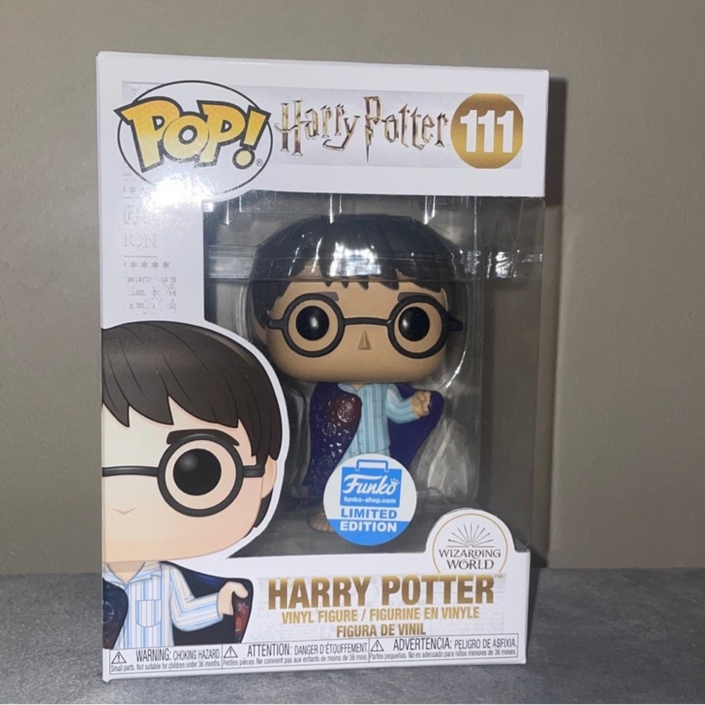 Funko Pop 111 Harry Potter with invisibility cloak Limited edition